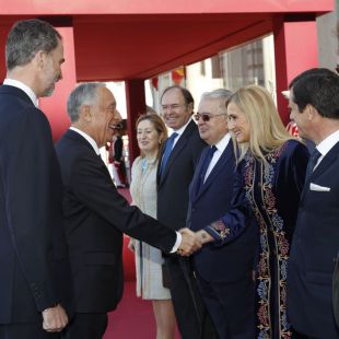 Cifuentes reaparece pese a las dudas de su partido