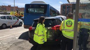 Los servicios de emergencias en el lugar del atropello.