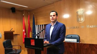 Aguado amaga con poner condiciones a la moción del PSOE