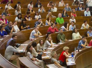 Cientos de opositores, obligados a elegir por el solapamiento pruebas