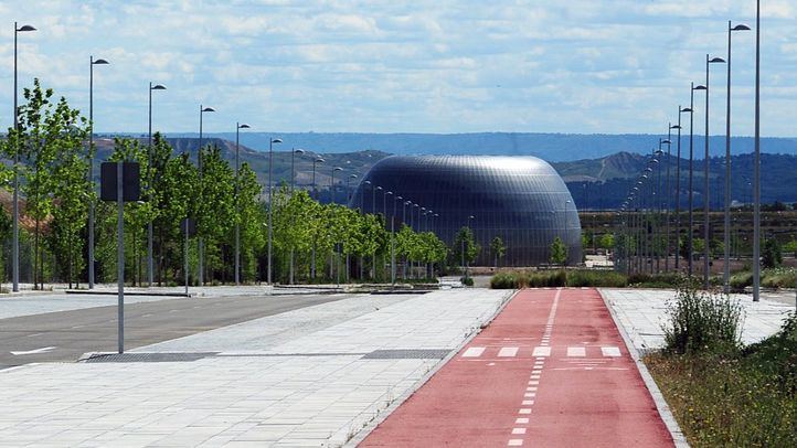 La Ciudad de la Justicia (único edificio construido aunque sin uso) vista desde Valdebebas.
