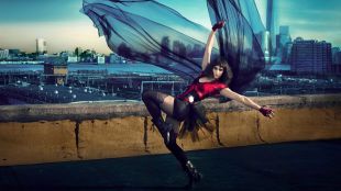 Una bailarina entre los rascacielos de Nueva York