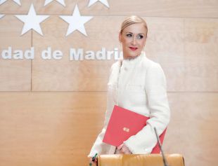 Cifuentes aguantará hasta el Dos de Mayo pero pide no hablar de "futuribles"