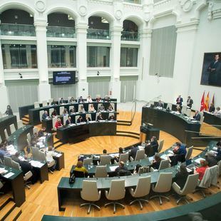 El máster de Cifuentes se cuela en Cibeles