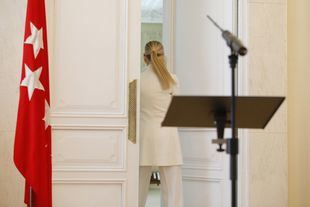 La presidenta renuncia por una campaña "de acoso y derribo"