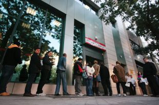 La región se desmarca de la gran subida del paro nacional
