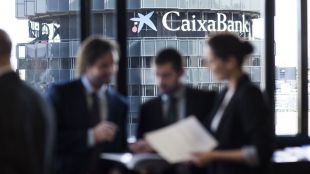 CaixaBank obtiene un beneficio de 704 millones y mejora la rentabilidad