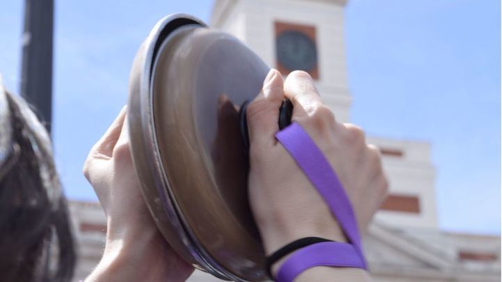 Protesta del colectivo feminista en la celebración del Dos de Mayo en la plaza de Sol.