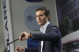 Casado, acusado de aprobar "de golpe" media carrera
