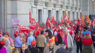 Una cadena humana para no resignarse: los pensionistas siguen la lucha