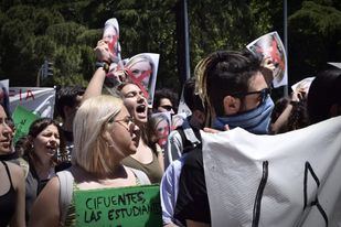 Cifuentes vuelve a la Complutense y los estudiantes se revuelven