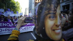 Cientos de mujeres piden más compromiso contra la violencia de género