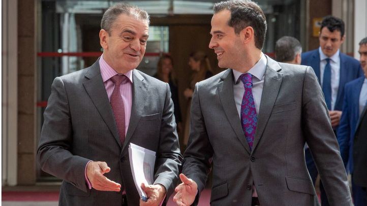 José Manuel Franco charla con Ignacio Aguado.