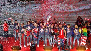 Un Neptuno abarrotado baila al ritmo de un 'Atleti' campeón