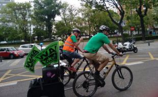 Invasión ciclista para exigir a la Consejería una mejora en la Educación