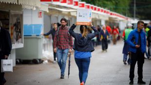 Con lluvia y sin inauguración: echa a andar la Feria del Libro