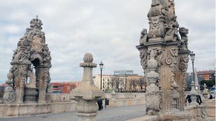 Un tranvía abarrotado y sin frenos se precipita al Manzanares