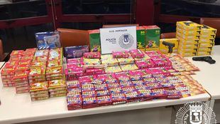 Productos pirotécnicos incautados a un vendedor ambulante en Hortaleza