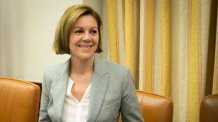 Cospedal amenaza al PSOE por insinuar que cobró en 'b'