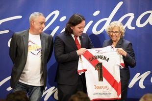 El Rayo hace el 'paseo de los campeones': visita Sol y Cibeles