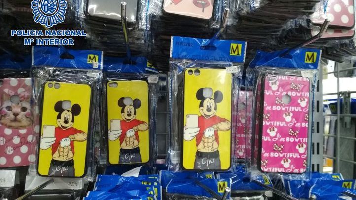 Productos falsificados intervenidos por la Policía Nacional en Cobo Calleja