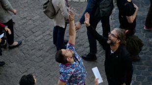 Chaparrón de poemas en la Plaza Mayor