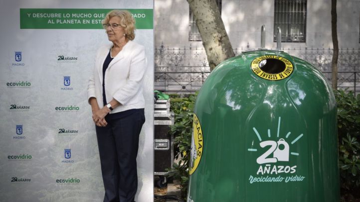 Ecovidrio y el Ayuntamiento de Madrid presentan la exposición en el Paseo del Prado de ''20 añazos de reciclaje de envases de vidrio'', con la Presencia de la alcaldesa Manuela Carmena e Inés Sabanés.