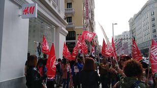Manifestación de los trabajadores de H&M (Torrejón) frente a la tienda de Gran Vía.