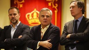 El alcalde de Majadahonda, Narciso de Foxá, en el centro.