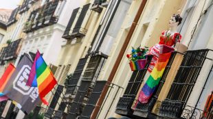Una pareja gay denuncia a un hombre que se negó a alquilarles un piso