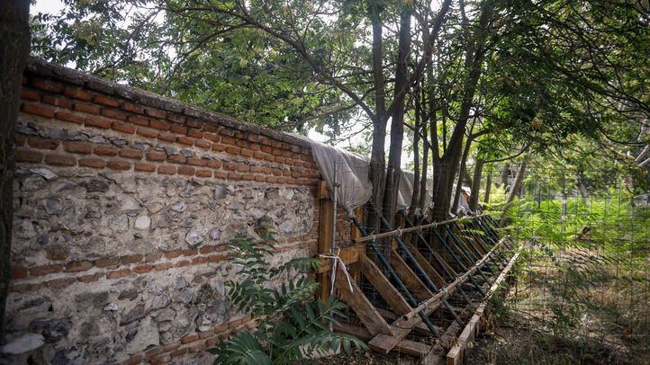 Muro de cerramiento o tapia del Vivero Municipal en la Casa de Campo.