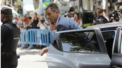 Urdangarin y Torres recogen en la Audiencia de Palma su mandato para entrar en prisión