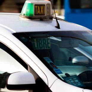 Más de 1.200 taxistas vestirán camisa y pantalón de color azul