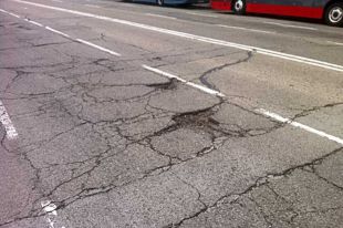 Calvo anuncia para este verano "la mayor operación asfalto de la historia de la ciudad"