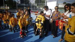 El concejal-presidente del distrito de Chamartín, Mauricio Valente, ha inaugurado una pista de hockey sobre patines en la calle Drácena.