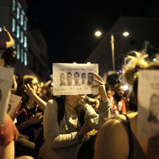 El juez dicta libertad provisional para La Manada pero les prohíbe entrar en Madrid