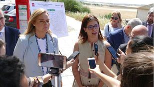 Rosalía Gonzalo y Noelia Posse inauguran la línea de autobús interurbana 524.