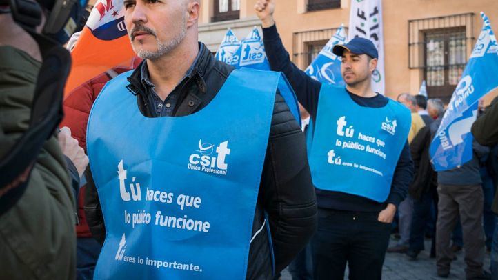 Los sindicatos de la Policía Municipal, en una concentración para exigir mejoras en el convenio.