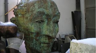 El flaco de oro y su batuta de plata