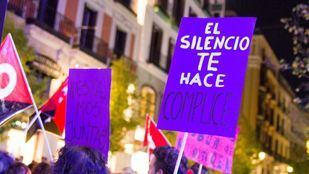 Arrestado por agredir a su novia en un bar de Chamberí