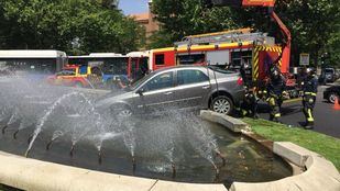 Un conductor pierde el control en la Glorieta de Embajadores