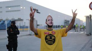 Carga policial contra un piquete informativo de la huelga de Amazon, con dos detenidos