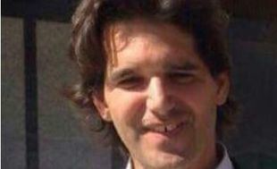 La reina Isabel II condecora a Ignacio Echeverría, el héroe del monopatín