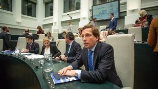 Almeida, a disposición de Casado "sea en el lugar que sea"