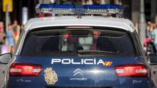 Abandona a su hija de 11 años en un hotel y la Policía le detiene borracho
