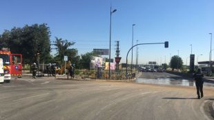 Interrumpido el tráfico de la M-409 por la rotura de una tubería de gas
