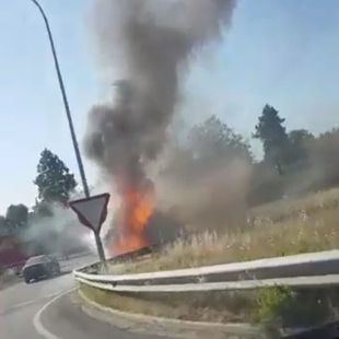 Arde un autobús de la EMT en Alameda de Osuna