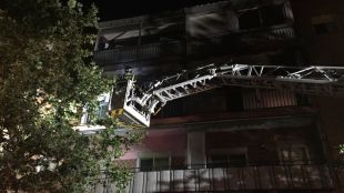 Dos ancianos, rescatados de un fuego en Vallecas