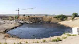 La laguna sufrió vertidos de la compañía dedicada al reciclaje de hidrocarburos Ulibarri-Piqsa entre 1989 y 1995.