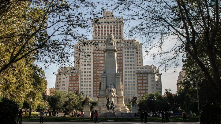 Edificio España, en la plaza del mismo nombre.
